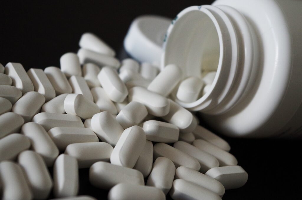 pills, drugs, pharmacy-1328802.jpg